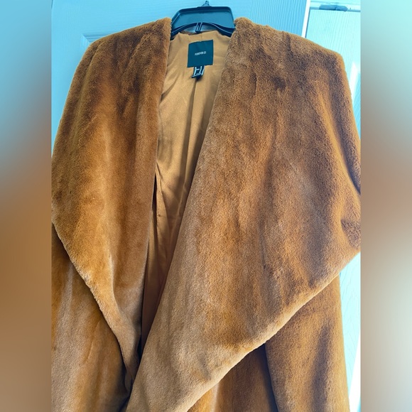 Forever21 faux fur coat🎉🎉🥳 HOST PICK🥳🎉‼️ - Picture 4 of 4